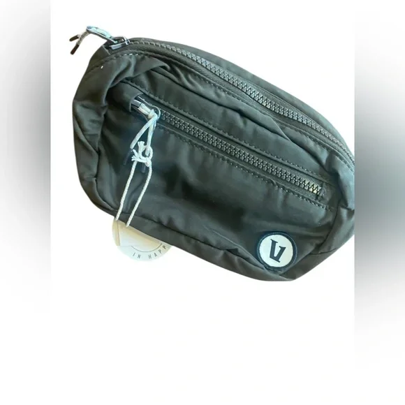 NWT Vuori hip pack ARMY GREEN - Picture 3 of 5